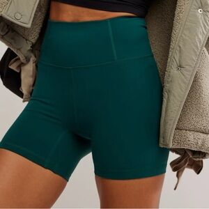 FREE PEOPLE MOVEMENT NEVER BETTER BIKE SHORTS in Evergreen - Size L NWT